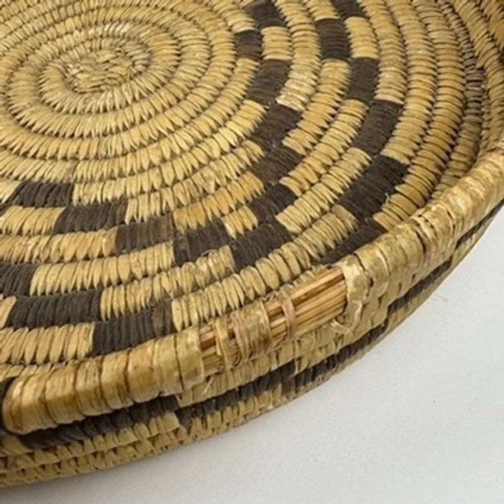 SW Papago Coiled‎ Yucca Basket Tray 1960s Native American Geometric 14 in